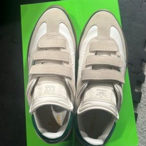 Adidas, IVP Super Sleek 3 Strap V1, Size 8.5, Like New Condition-Worn Once